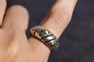 ANEL JOHN ATENCIO PRATA ESTERLINA E OURO AMARELO 18K TAMANHO 6 ou 6,25 - Imagem 1 de 4