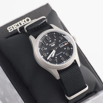 Reloj automático Seiko 5 Sports Field para hombre con esfera negra correa de nailon SRPG37 Foto 1 de 4