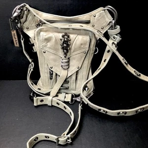 Bolso Bandolera Utilitario Tachonado Cuero Gris Tribu Selva Riñonera - Imagen 1 de 17