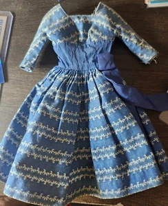 VINTAGE 1958-1960ER JAHRE MATTEL BARBIE PUPPE BLAUES KLEID MIT SCHÄRPE KLEIDUNG - Bild 1 von 2
