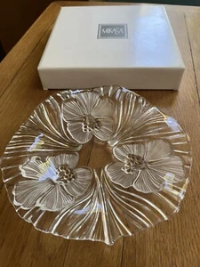 Mikasa Hibiscus Frost 9.5in Plate. Perfect Condition. Original Box - Picture 1 of 7