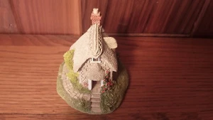 DE COLECCIÓN 1992 HECHO A MANO PORCELANA INGLESA LILIPUT CARRIL - ADORABLE CASA DE SUERO - Imagen 1 de 7