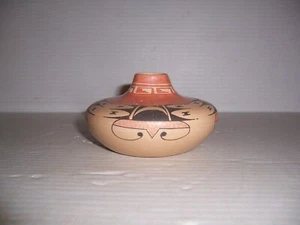 Vaso vaso ceramica Hopi nativi americani Gwen Setalla 2 1/2" x 4 5/8" - Foto 1 di 8