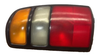Conjunto de luz trasera derecha Chevy Tahoe 2004 2005 2006 Rh OEM: 15832092 - VER FOTOS Foto 1 de 4