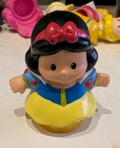 Figura Juguete Princesa Blancanieves Pequeña Gente Disney - Imagen 1 de 7