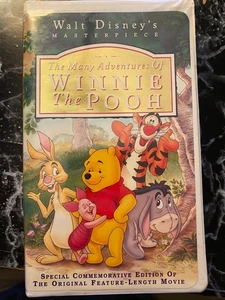 Walt Disney's The Many Adventures of Winnie the Pooh VHS ***TESTED*** A3 - Picture 1 of 2