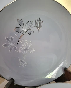 Plato de ensalada "Brentwood" de China Franciscana 8 1/8" Hecho en EE. UU. Hermoso azul/gris - Imagen 1 de 3