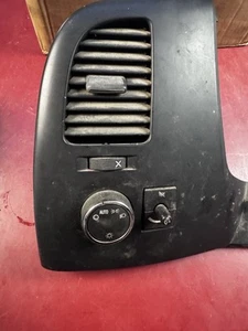 07-13 Chevy Silverado/GMC DASH TRIM BEZEL WITH HEADLIGHT SWITCH 25783289 - Bild 1 von 9