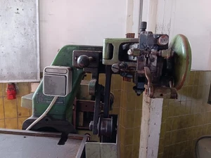 2 Maschinen: Vollmer CV und CV10U Bandsägen-Schränk und Schärfmaschinen - Bild 1 von 6