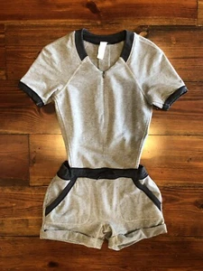 Ivivva 10 Strampler Shorts Einteiler grau gebraucht, in einwandfreiem Zustand - Bild 1 von 9