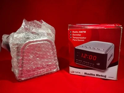 GPX  AM/FM Radio Alarm Clock CR1807-New - Image 1 of 4