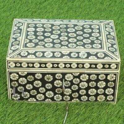 Home Décor Bone Inlay Hand Pended Box Resin Crackers Design Box - Image 1 of 4