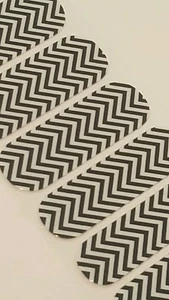 Jamberry CHEVRON BLANCO Y NEGRO, 1/2 hoja - Imagen 1 de 3