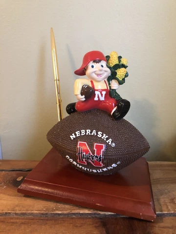 Nebraska Cornhuskers Lil' Red Table Top Fountain Pen/Quartz Clock On Wood Base Cover