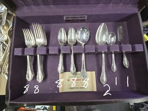 Vtg 1847 Rogers Bros. Remembrance 52 Pieces. - Picture 1 of 2