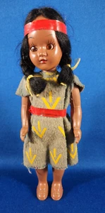 Vintage Indianer Indianer Puppe 5 3/4" Kunststoff Mädchen grün Filz Kleid USA - Bild 1 von 3