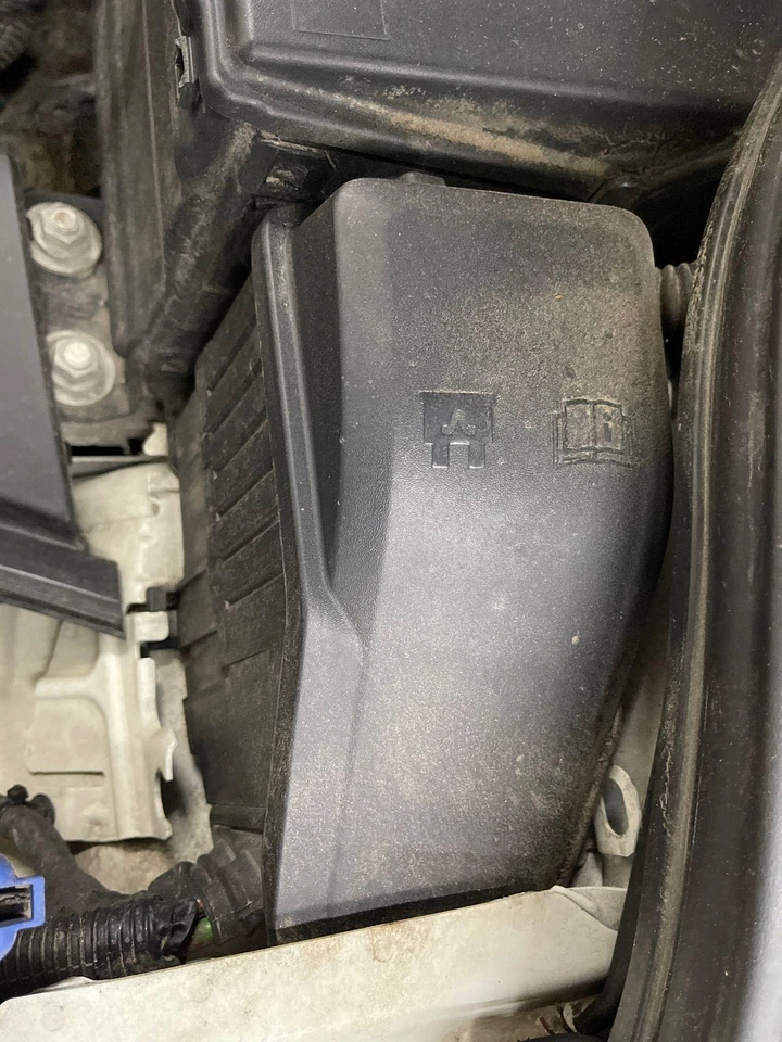 14 VOLVO S60 Engine Fuse Box - Imagem 1 de 1