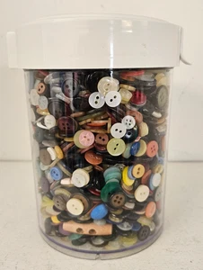 A Collection of Mixed Buttons (Approx. 1.3kg) - Jar Not Included - 001 - Picture 1 of 5