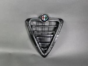 NEU&ORIG Alfa Romeo Giulietta 2010- Scudetto Kühlergrill  71777725 - Bild 1 von 4
