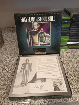 The Day the Earth Stood Still RARE SIGNED ROBERT WISE Laserdisc Box Set  - Image 1 of 4