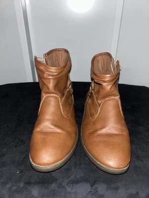 Botas al tobillo OshKosh marrón para niños - EE. UU. Juventud 3 M cuero sintético desgastado, cremallera lateral Foto 1 de 4