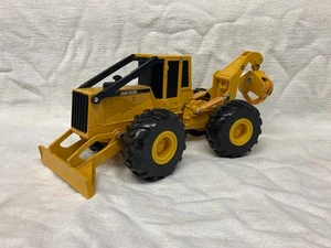 1/32 ERTL John Deere Log Skidder - nice original condition - Picture 1 of 6