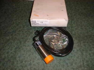 NEW Efector Proximity Switch # II5284 - ID# IIA3015 (34806-H5) - Picture 1 of 1