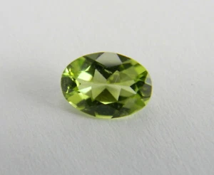 0,705 Karat natürlicher grüner Arizona Peridot facettierter Edelstein oval PRT76 - Bild 1 von 2