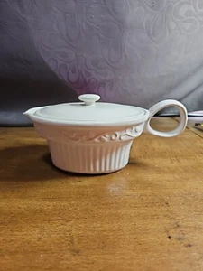 White, ceramic gravy or sauce server - Picture 1 of 5