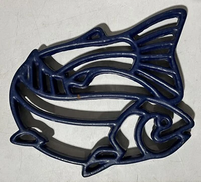 "Decoración de pared/trivet de hierro fundido azul esmaltado pescado salmón trucha vintage de 9""" Foto 1 de 3