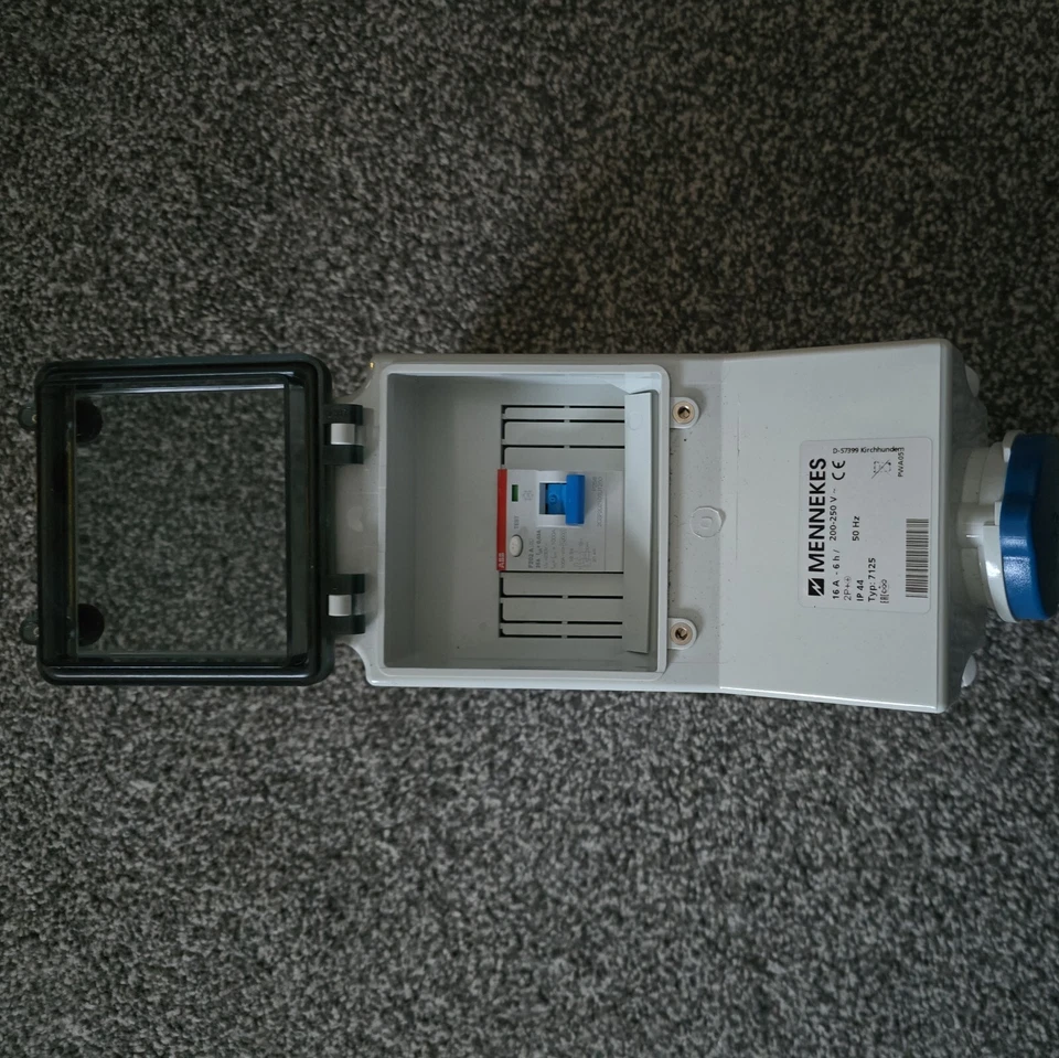 MENNEKES IP44 Blue Wall Mount 3P 25 ° Industrial Power Socket, Rated At 16A, 230 - Image 1 of 4