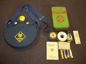 Kit de primeros auxilios vintage Boy Scouts Cub Scouts cantimplora de metal - Imagen 1 de 3