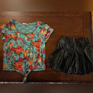 girl 8 black leather skirt and colorful short sleeve top - Picture 1 of 3