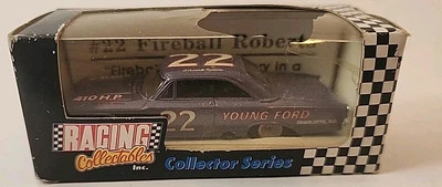 Fireball Roberts #22 NASCAR Collector's Series 60’s Ford Fastback escala 1:64 Foto 1 de 4