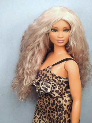 Peluca Muñeca Barbie Talla 4 Cordero Tibetano Mohair ÚNICA EN SU CLASE Personalizada #110 Rubia Cenicienta Foto 1 de 4