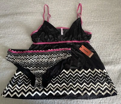 Novo com etiquetas! CONJUNTO DE CAMISOLA E CALCINHA MISSONI FOR TARGET PRETO/ROSA CHEVRON - TAMANHO XL - Imagem 1 de 4