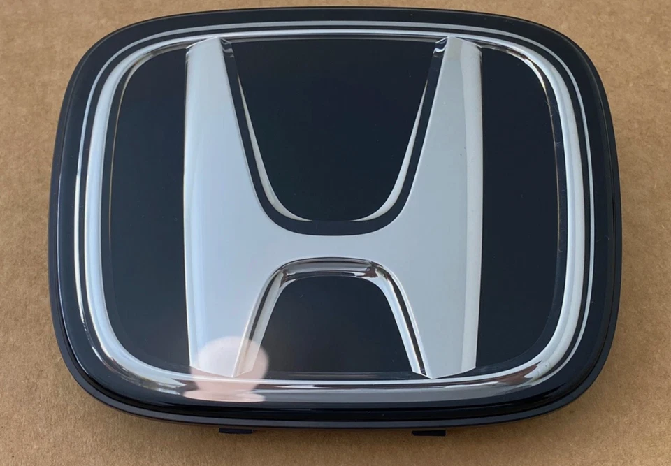 75710-30A-A01 HONDA Accord 2023/24/2025 Front Grille Emblem Logo ACC Radar - Image 1 of 3
