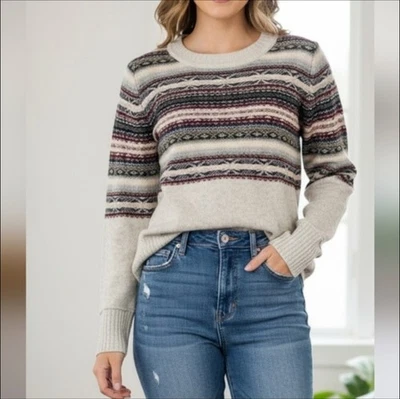 Suéter cuello redondo Cambridge Dry Goods mezcla de lana de cordero gris y granate Fair Isle Foto 1 de 4