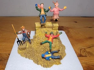 2003 LEMAX Enchanted Forest "HEYSTACK HOLIDAY" #33404 ~POLY-RESIN~ ~MINT~ - Picture 1 of 11