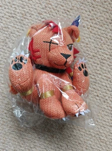 Final Fantasy VII Remake gestrickter Plüsch rot XIII - neu und versiegelt - Versand aus UK! - Bild 1 von 7