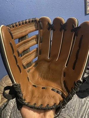 Guante Easton Black Magic Series (atrapa lanzamiento izquierdo derecho) Foto 1 de 3