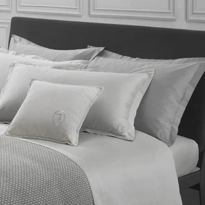 Logo Line - completo lenzuola Trussardi Home in raso di puro cotone - Imagen 1 de 5