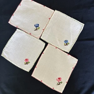 Tovaglioli da tè in lino ricamati fatti a mano rosa floreale blu rosso verde 6”x6”. - Foto 1 di 11