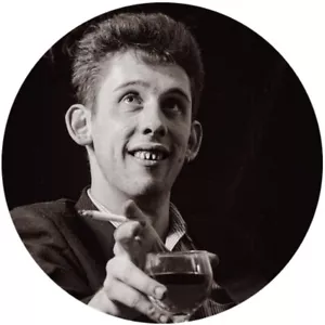 Chapa/Badge The Pogues Shane MacGowan . pin button folk rock joe strummer - Foto 1 di 2