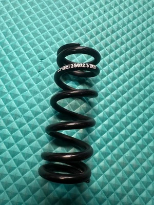 Mola helicoidal DVO LS, 350# x 2,5" para DVO Jade MTB Shock - Imagem 1 de 3