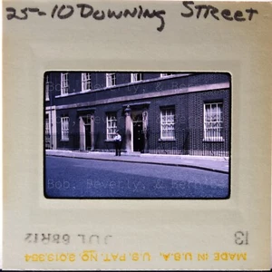 Foto diapositiva vintage de 35 mm — 25 número 10 Downing Street Westminster Londres — 1968 - Imagen 1 de 2