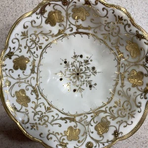 Very unique Antique footed porcelain berry bowl / drain holes NIPPON 1891-1921 - Picture 1 of 8