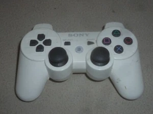 SONY PLAYSTATION 3 PS3 WIRELESS CONTROLLER CECHZC2U DUALSHOCK SIXAXIS WHITE - Picture 1 of 3