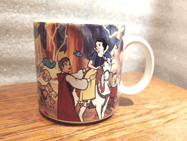 Caneca dos 7 Anões da Branca de Neve Desenho Antigo