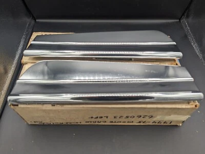 PAR DE MOLDAGEM DE PARA-LAMA DIANTEIRO INFERIOR ESQUERDO DIREITO CHEVROLET MONTE CARLO 1974 - Imagem 1 de 4